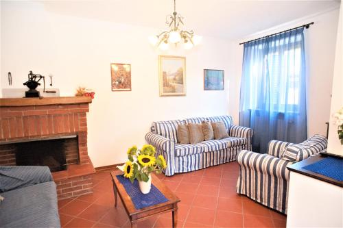 Casa delle Palme in Монсаграті