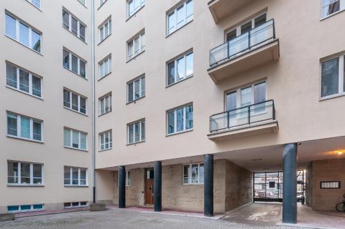 Apartments Monte Carlo Warsaw by Renters - image 8