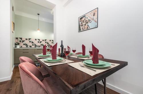 Apartments Monte Carlo Warsaw by Renters - image 9