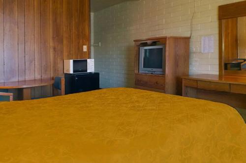 Beverly Crest Motor Inn - image 2