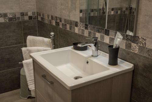 B&B Elegance - image 12