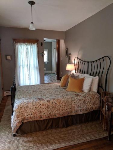 Burdett House Bed & Breakfast