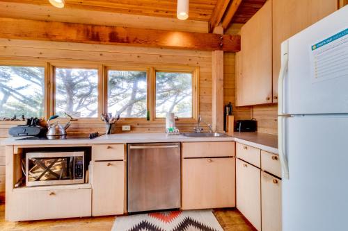 Escape to Oceanside in Oceanside (OR)
