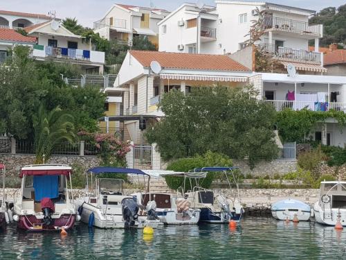  Apartman Nino in Okrug Donji