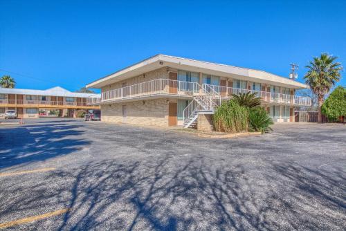 Americas Best Value Inn Uvalde