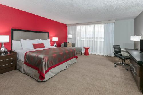 Ramada by Wyndham Texarkana - image 8