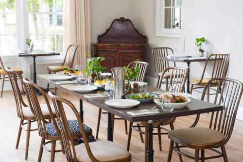 Peppers Manor House