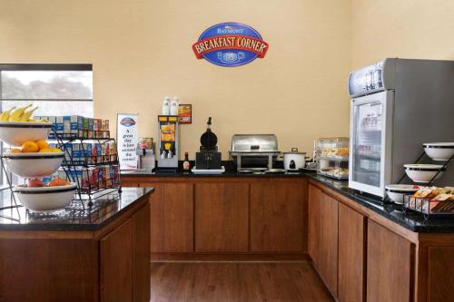 Baymont by Wyndham Rocky Mount - image 8