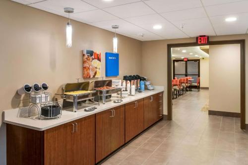 Comfort Inn & Suites At Copeland Tower - main image