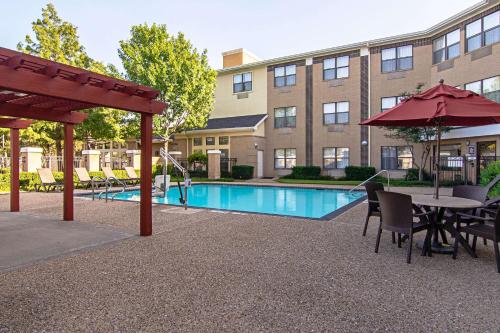 Comfort Suites NW Dallas Near Love Field - image 4
