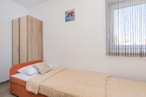 Pasko 2 modern furnished ap for 7