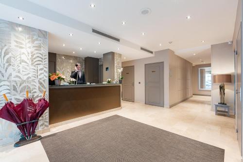 Фойє, Hotel Montbriand Antony - Ancien Alixia in Антоні