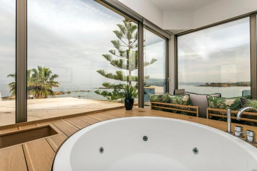 Kalamaki Luxury Suites