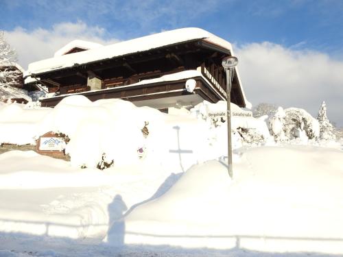 3-Rooms Apartment with big Balcony and Mountain View