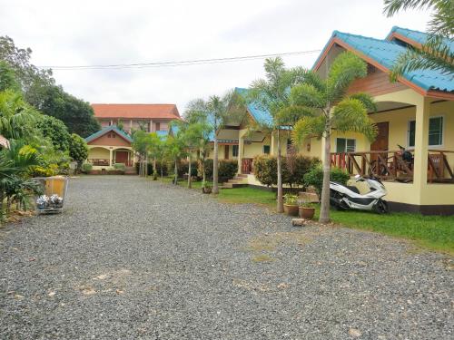 Baan rim klong Baan rim klong