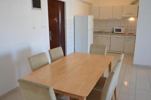 Apartments Pirovcanka 3