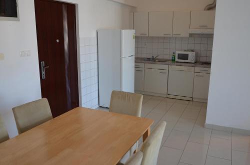 Apartments Pirovcanka - image 4