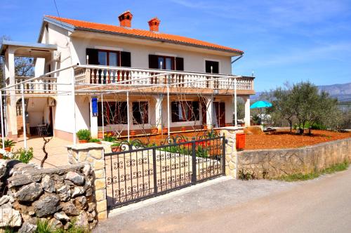  Apartment Near The Beach in Klimno