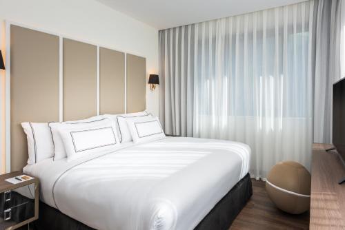 Photo 36 Melia Madrid Serrano