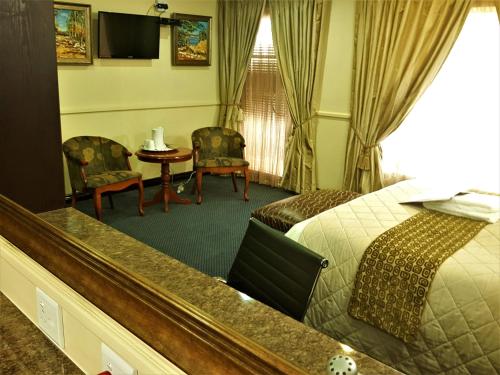 Constantia Manor Guest House - image 5