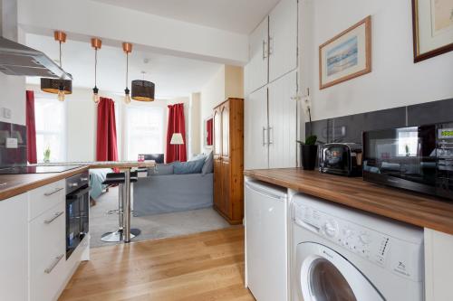 Stylish Town Centre Apartment Close To Beach And Shops - Bournemouth