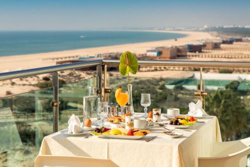 Food and beverages, Hotel Apartamento Dunamar in Monte Gordo