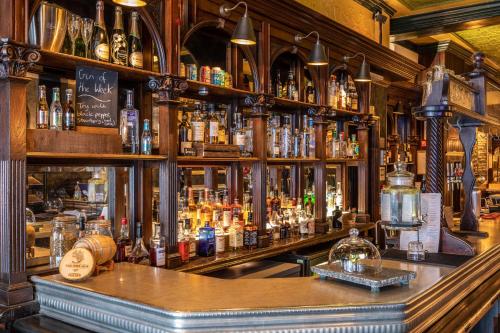 Fox & Anchor