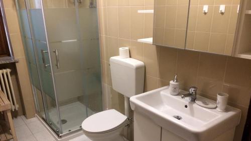 One-Bedroom Apartment image 5