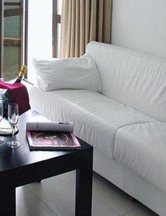 1 queen bed, 1 sofa bed