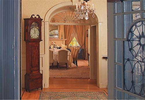 Simsbury 1820 House - image 3
