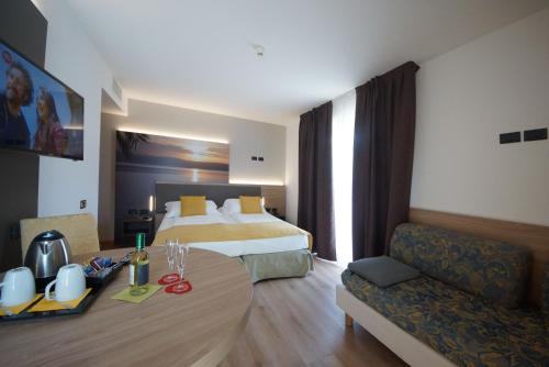 Фотография номера гостиницы Ambassador Suite Hotel