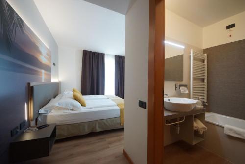 Ambassador Suite Hotel - main image