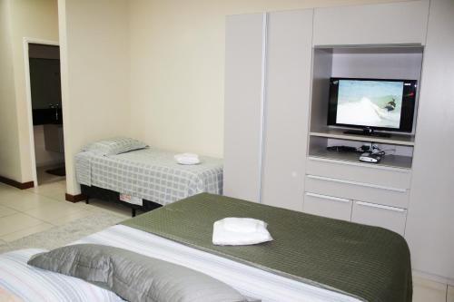 1 double bed, 1 twin bed