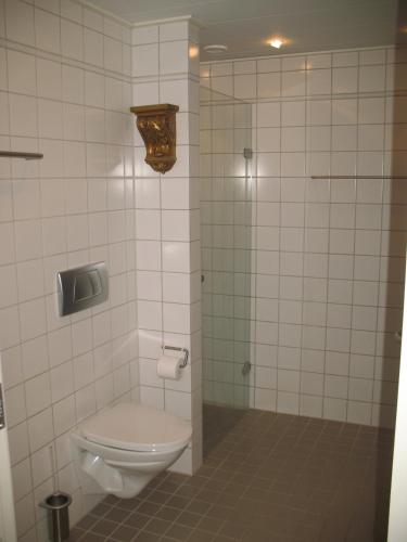 Esben Juhls Guest Room - image 2