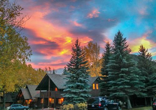 Rams Horn Village Resort – Estes Park, CO