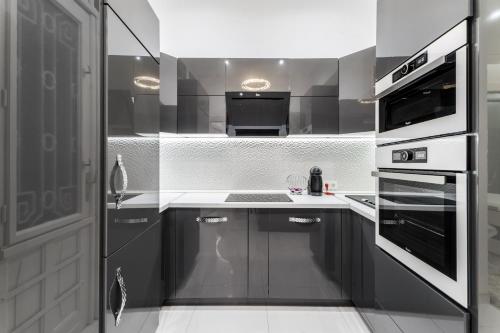Amora Homes Breathless view Parliament 2 Luxury Suites with terrace FREE PARKING RESERVATION NEEDED, Budapest (photo 5)