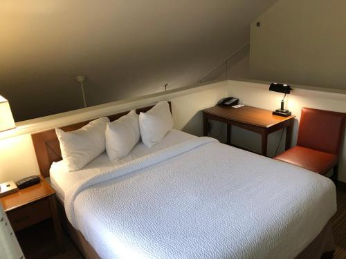 Albany Airport Inn And Suites In Ny