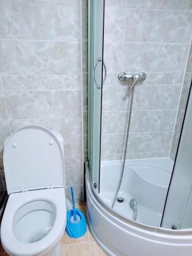 Triple Room with Private Bathroom image 4