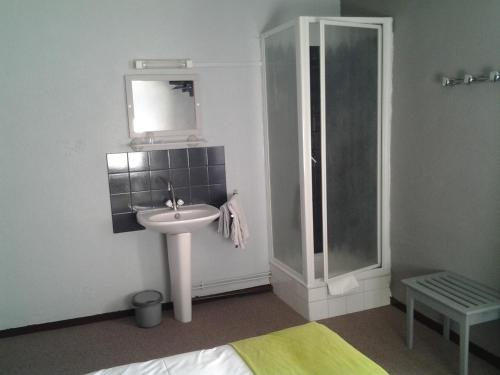 Single Room with Shared Toilet