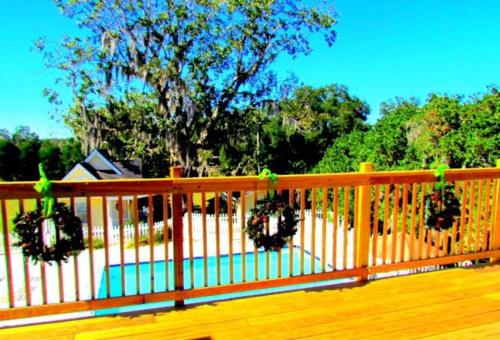 Shamrock Thistle & Crown B&B in Weirsdale