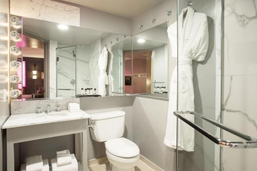 Hotel Henri - image 2