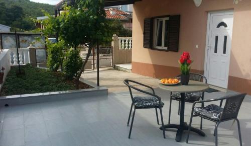  Apartment Dusa, Pension in Rogoznica