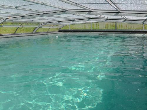Úszómedence, Gite Le Logis de l'Etang de l'Aune in Iffendic