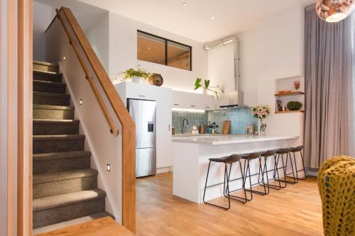 Anzac North Loft - 4 Bedrooms & 2 Free Car Parks, Окленд (фото 8)