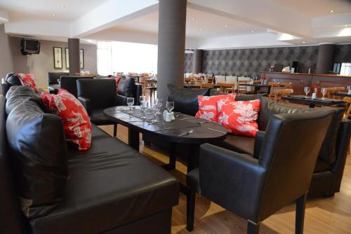 CATANGE HOTEL in Charata