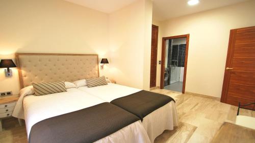 Apartamentos Living Sevilla Centro Maestranza - image 11