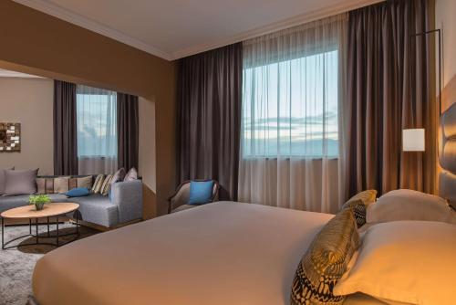 Best Western Plus Expo Hotel - image 10