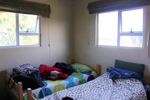 2 twin beds