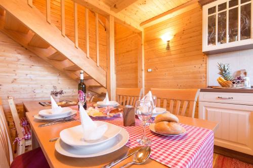 Holiday Home Kuća za odmor LEA - Ravna Gora (Holiday Home Kuca za odmor LEA - Ravna Gora) in 瓦夫娜戈拉