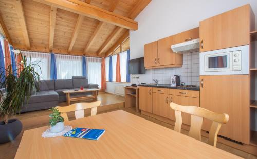 Apartment with Mountain View